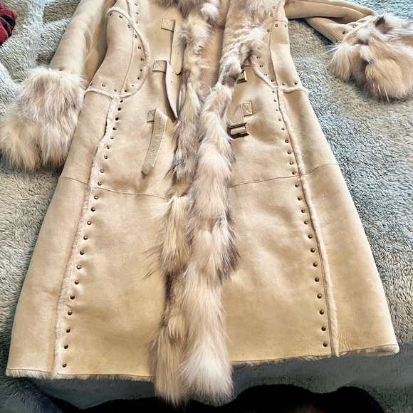 Elegant Cream sheepskin Fur-Trimmed Women's Coat made in Italy - Picture 11 of 11